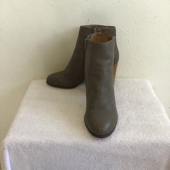 Vionic Shoes - Vionic Women Stylish Gray Ankle Boots & Booties Size 8 with Brown Heels